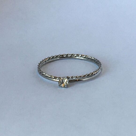 Vintage Ring Size 7.5 Silver Tone Double Twist Band Prong Set Rhinestone - Picture 10 of 10